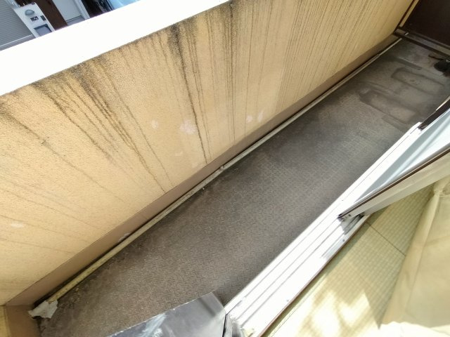 神戸市兵庫区菊水町９丁目のアパートのバルコニー