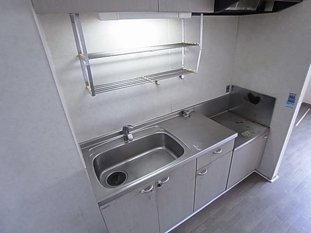 神戸市須磨区千守町１丁目のアパートのキッチン