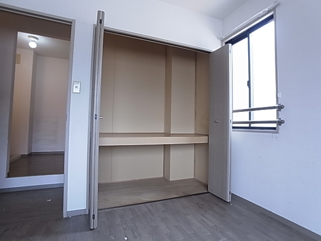 神戸市須磨区千守町１丁目のアパートの収納