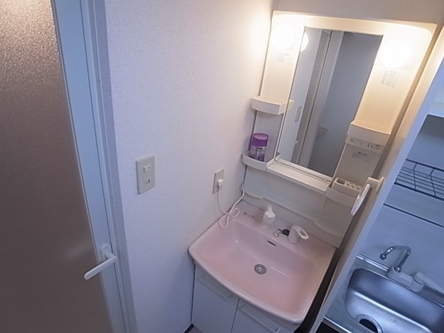 神戸市長田区高東町１丁目のハイツの洗面所|独立洗面所