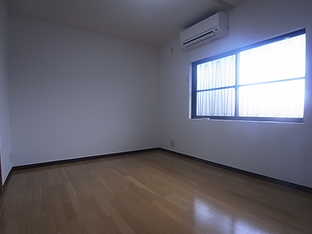 神戸市長田区高東町１丁目のハイツの内装|洋室