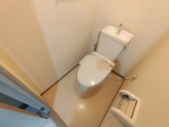 神戸市兵庫区上沢通７丁目の賃貸マンションのトイレ|ウォシュレット付