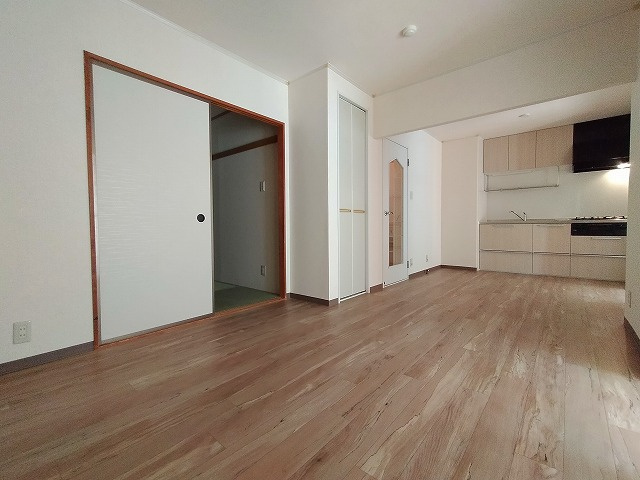 神戸市兵庫区平野町字天王谷東服山のアパートの居間・リビング|リビング