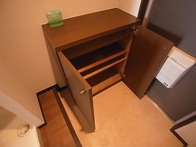 神戸市須磨区須磨浦通４丁目の賃貸マンションの玄関|シューズボックス付き