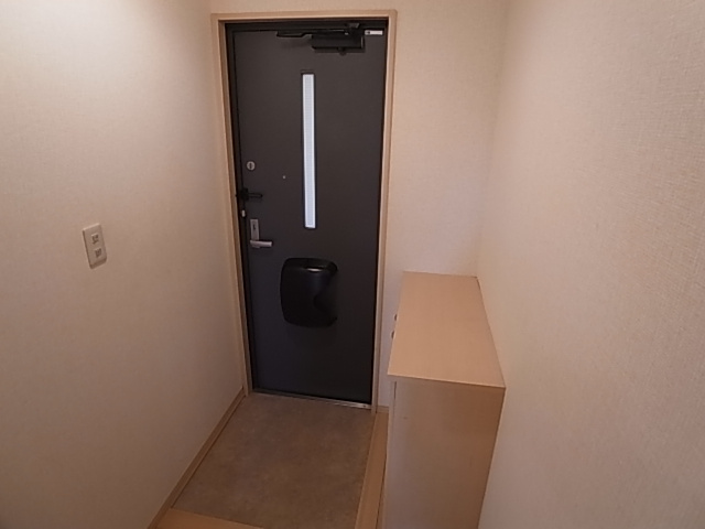 神戸市北区山田町小部字戸口谷のアパートの玄関|シューズボックス付き