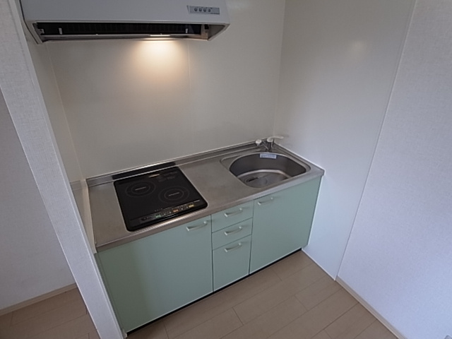 神戸市北区山田町小部字戸口谷のアパートのキッチン