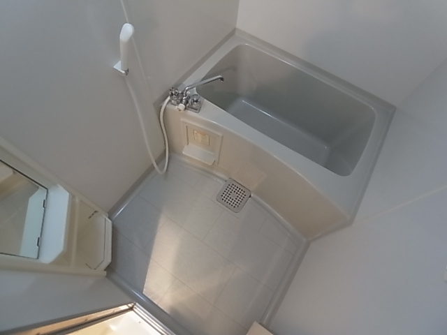 神戸市北区山田町小部字戸口谷のアパートの浴室