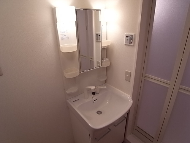 神戸市北区谷上西町のアパートの洗面所|シャンプードレッサー