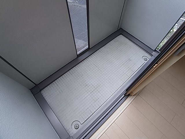 神戸市北区山田町小部字戸口谷のアパートのバルコニー