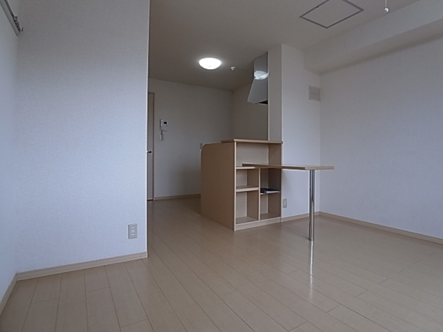 神戸市北区山田町小部字戸口谷のアパートの居間・リビング|洋室