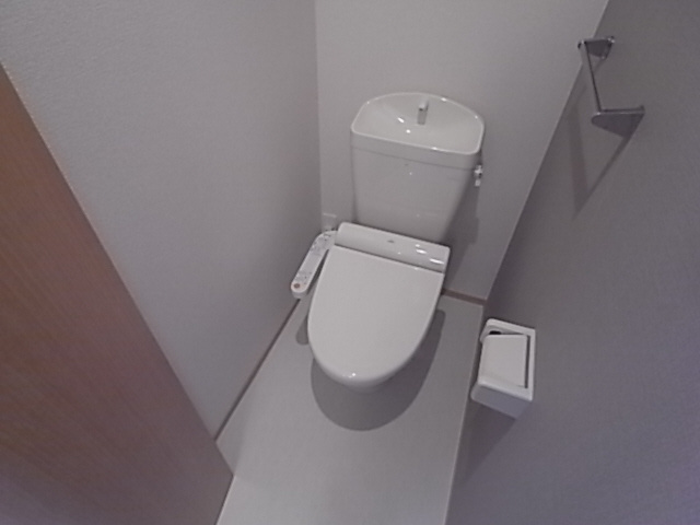 神戸市北区谷上東町のアパートのトイレ|ウォッシュレット付トイレ
