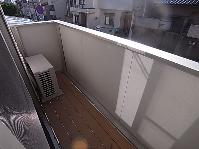 神戸市長田区大塚町９丁目のアパートのバルコニー