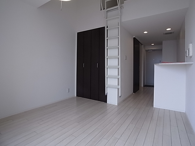 神戸市須磨区須磨浦通６丁目のアパートの居間・リビング|リビング室内