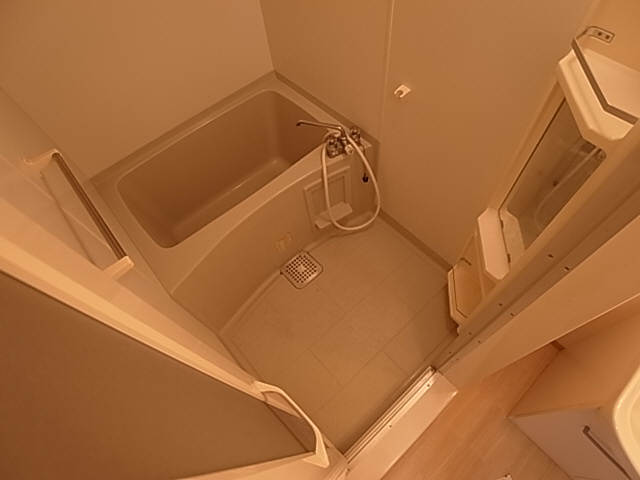 神戸市長田区松野通２丁目のアパートの浴室|浴室