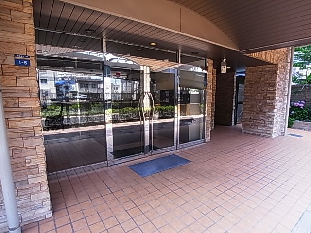 神戸市兵庫区駅南通２丁目の賃貸マンションのエントランス