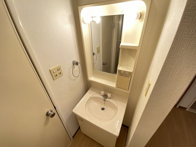 神戸市須磨区東町４丁目のアパートの洗面所|独立洗面台