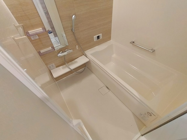 神戸市長田区片山町１丁目のアパートの浴室|追い焚き機能付き