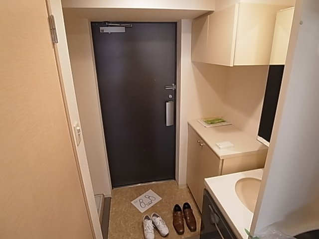 神戸市兵庫区新開地６丁目の賃貸マンションの玄関|シューズボックス付き