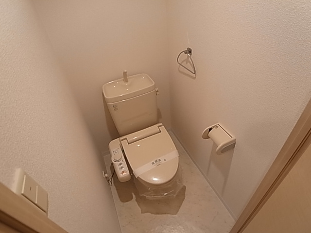 神戸市兵庫区新開地６丁目の賃貸マンションのトイレ|ウォシュレット付