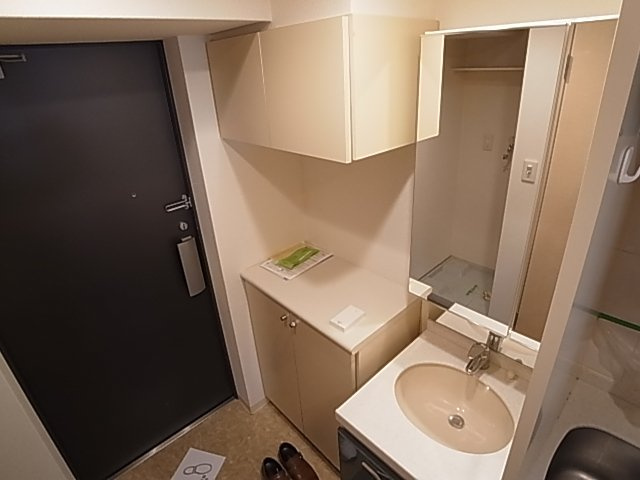 神戸市兵庫区新開地６丁目の賃貸マンションの洗面所|独立洗面台