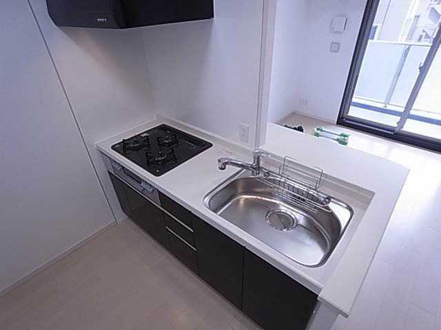 神戸市兵庫区大開通３丁目の賃貸マンションのキッチン|システムキッチン（ガス3口）