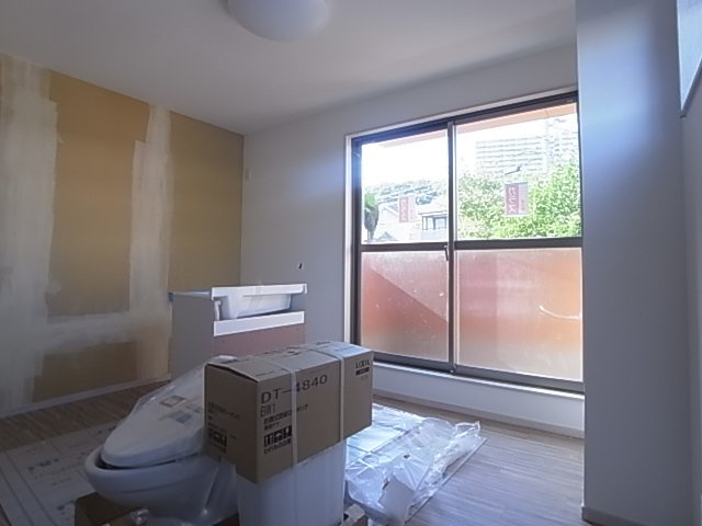 神戸市須磨区妙法寺字大津江の賃貸マンションの居間・リビング|リビング