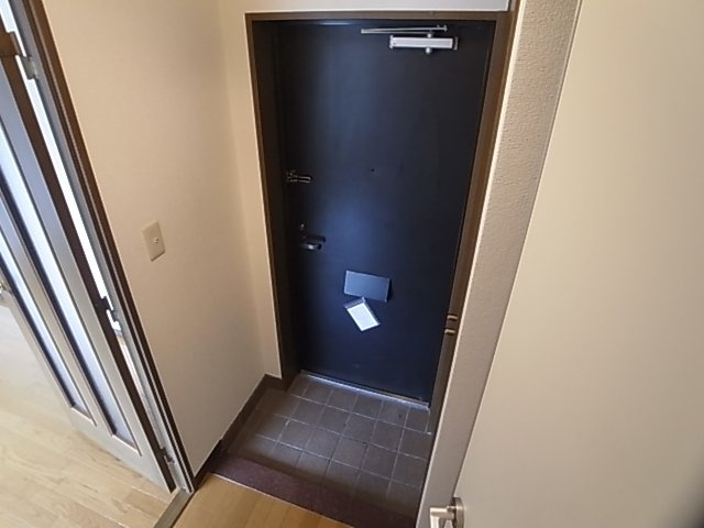 神戸市兵庫区中道通１丁目の賃貸マンションの玄関