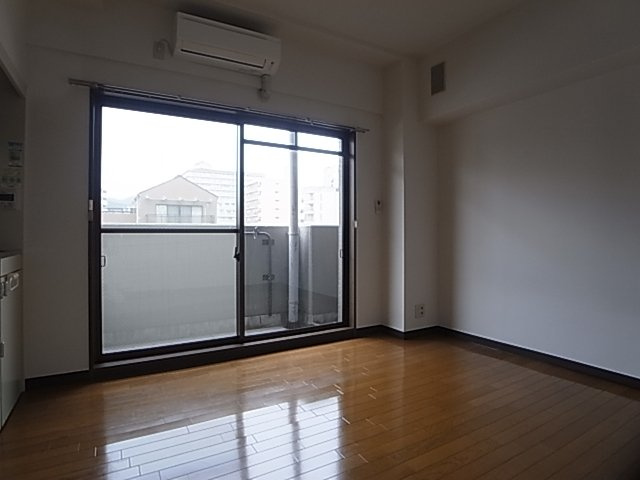 神戸市兵庫区中道通１丁目の賃貸マンションの居間・リビング|リビング