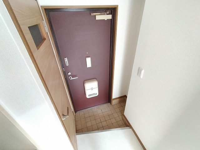 神戸市兵庫区荒田町３丁目のアパートの玄関|玄関