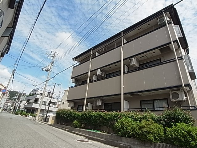 神戸市兵庫区荒田町３丁目のアパート