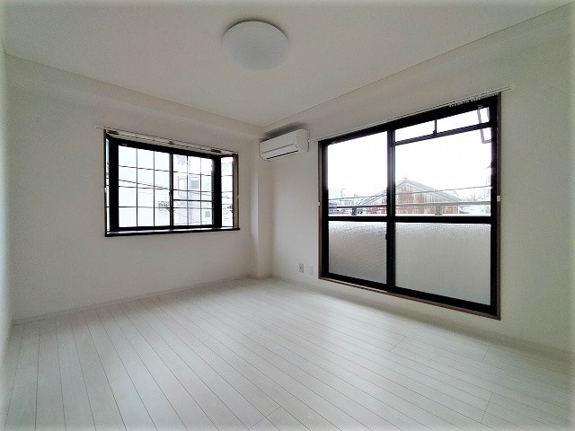 神戸市兵庫区荒田町３丁目のアパートの居間・リビング|室内