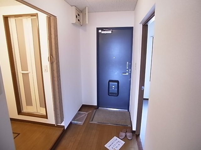 神戸市長田区長尾町２丁目の賃貸マンションの玄関