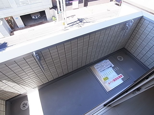 神戸市兵庫区兵庫町２丁目のアパートのバルコニー