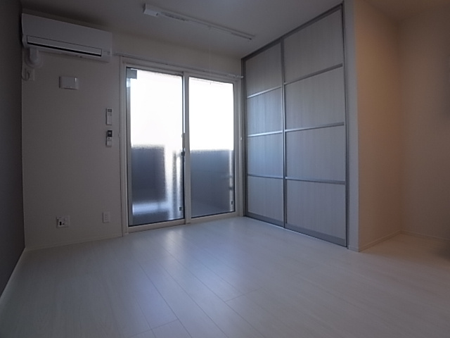 神戸市須磨区千守町１丁目のアパートの居間・リビング|リビング