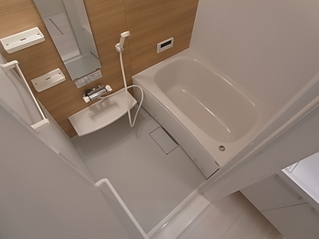 神戸市須磨区千守町１丁目のアパートの浴室|追い焚き機能付き