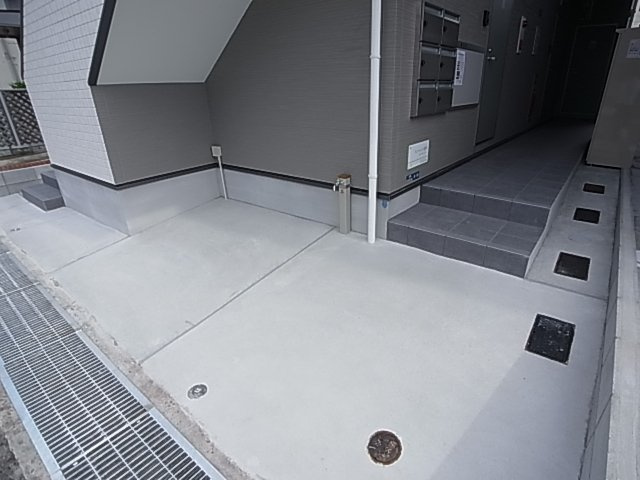 神戸市兵庫区切戸町のアパートのエントランス