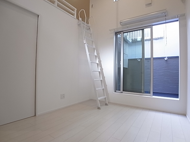 神戸市兵庫区切戸町のアパートの居間・リビング|リビング室内