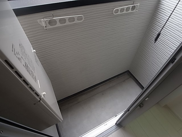 神戸市須磨区中島町３丁目のアパートのバルコニー