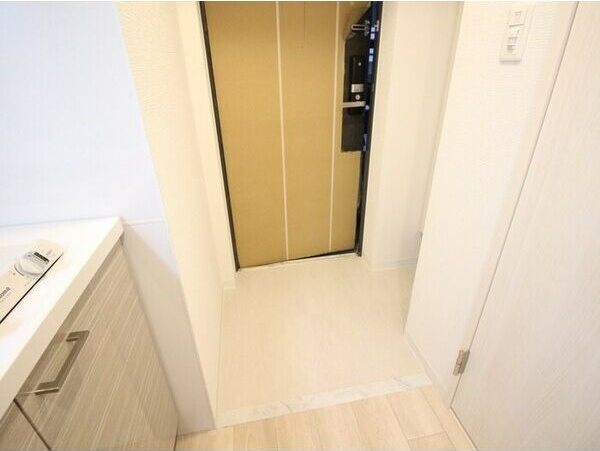 エスリード上前津エアスタの玄関