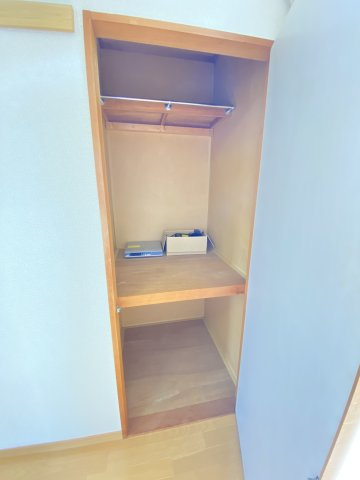 メゾンジェンティールの収納|洋服がかけられるようになっています。