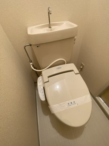 メゾンジェンティールのトイレ|ウォッシュレット付き暖房便座です。