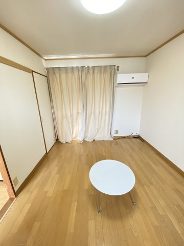 メゾンジェンティールの洋室|エアコン１台付。
