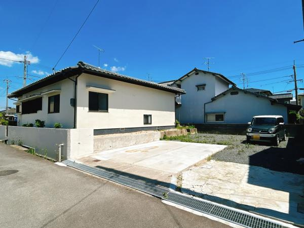 赤磐市下市　リフォーム済み　中古一戸建て【仲介手数料無料】の前面道路含む現地写真