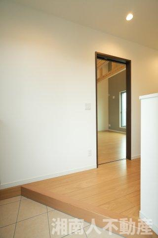 藤沢市大鋸　新築戸建の玄関|ゆったりとした玄関です