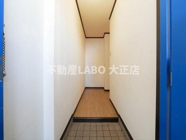 ファーストマンションの玄関