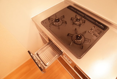 【設備】 | ソレイユ硯 | グリル付き三口ガスコンロ