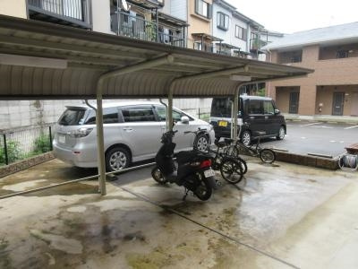 ノーベルYUI2の駐車場