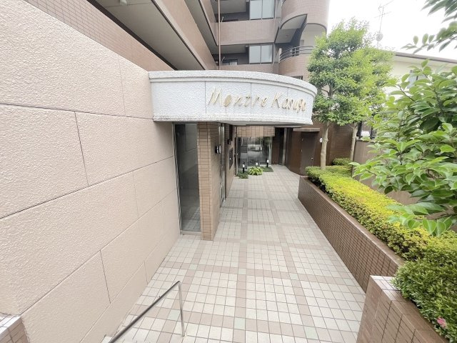 モントーレ春日のエントランス