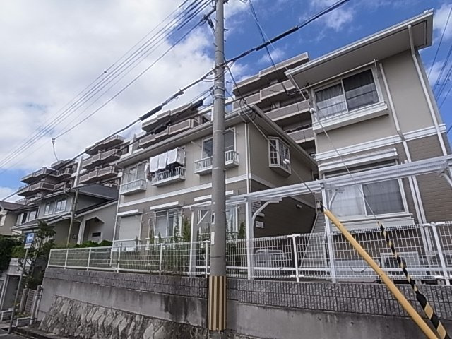 神戸市須磨区多井畑東町のアパートの外観