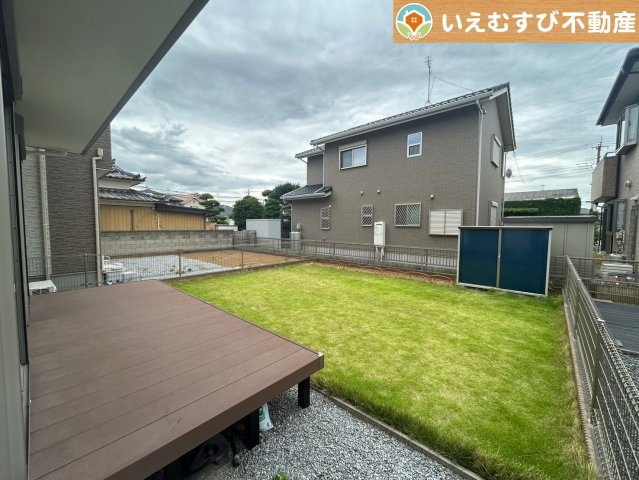 行田市藤原町　中古戸建の庭|元気なお子様のお外遊びも、自宅のお庭なら安心♪
外遊びはもちろん、ガーデニングや家庭菜園で緑の潤い溢れる暮らしを満喫！